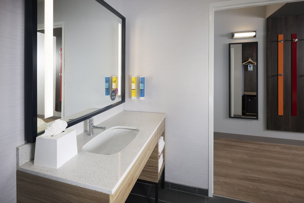Room, 2 Queen Beds, Accessible, Bathtub (Mobility & Hearing) - Photo 4