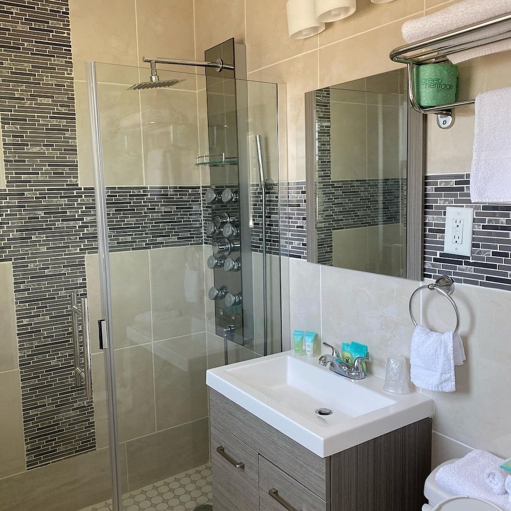 Deluxe Suite, 1 Bedroom, Pool View