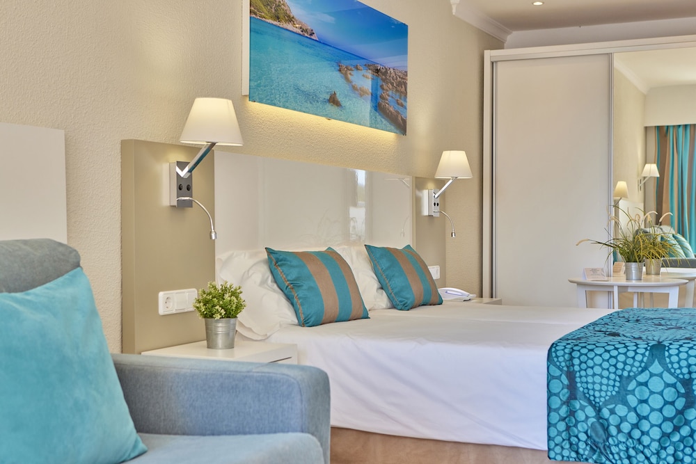 Comfort Room, Balcony, Partial Sea View (2 adults + 1 child) thumbnail 5