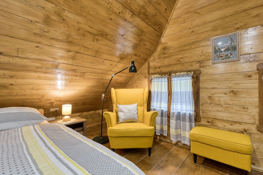 Family House, Multiple Bedrooms, Mountainside (Eco House Lina With Hot Tub and Sauna) photo 3
