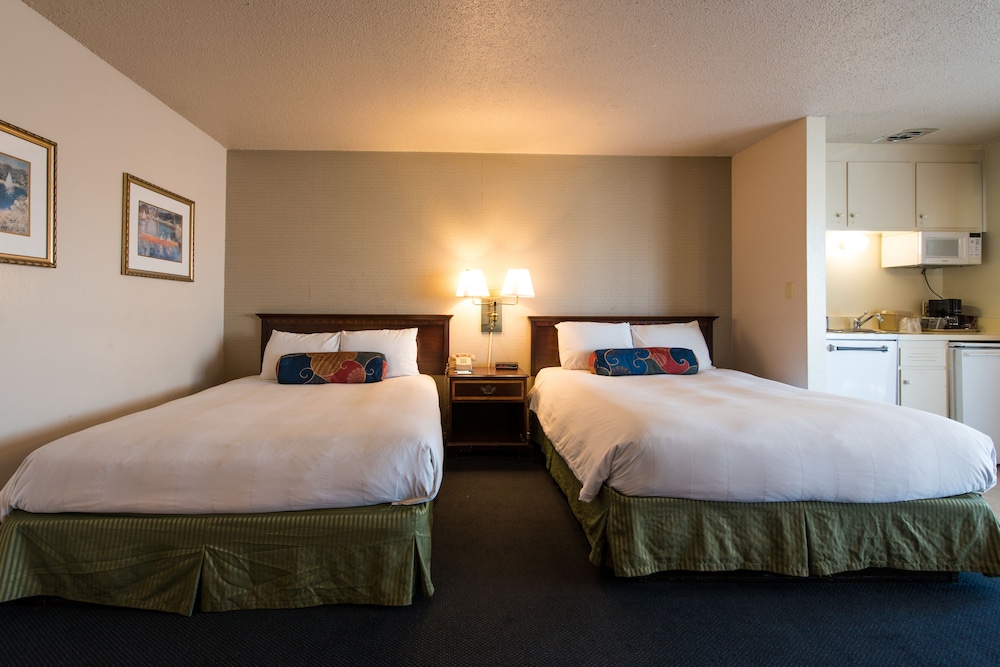 Standard Room, 2 Queen Beds - Photo 2