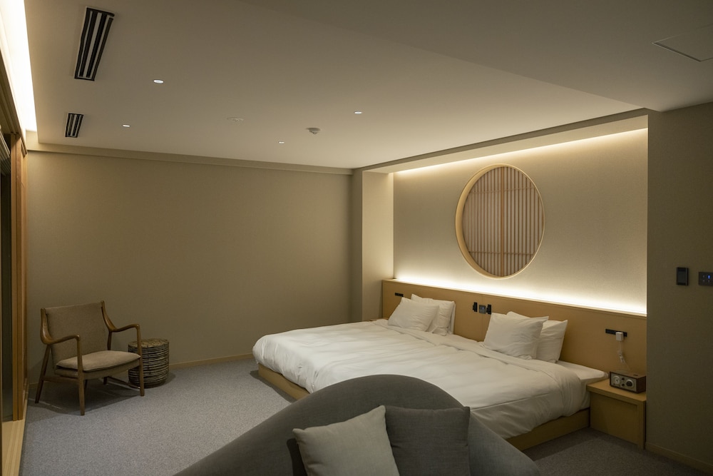 Executive Suite Twin, Non Smoking - Photo 12