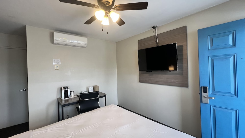 Standard Single Room, 1 Queen Bed photo 2