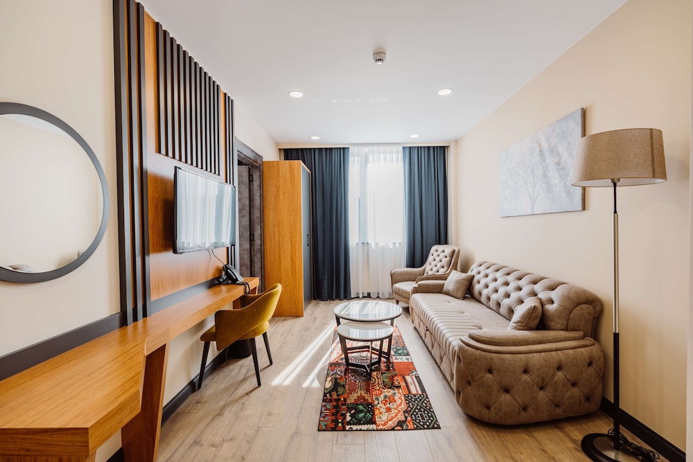 Junior Suite, 1 King Bed, Non Smoking, Kitchenette (Separate Living Room;with Sofabed) - Photo 1