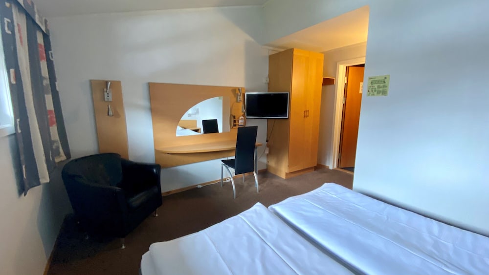 Economy Twin Room photo 1