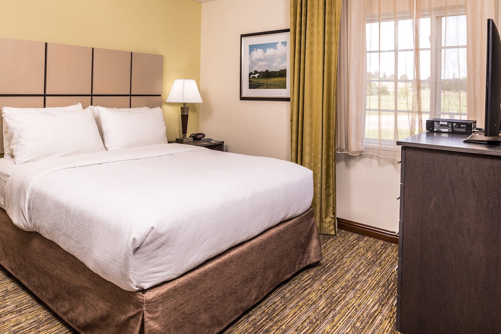 Room, 1 Queen Bed, Accessible (Hearing) - Photo 1