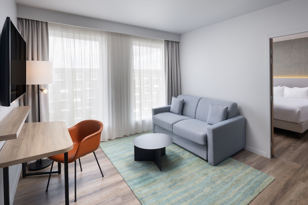 Suite, 1 Bedroom - Photo 1