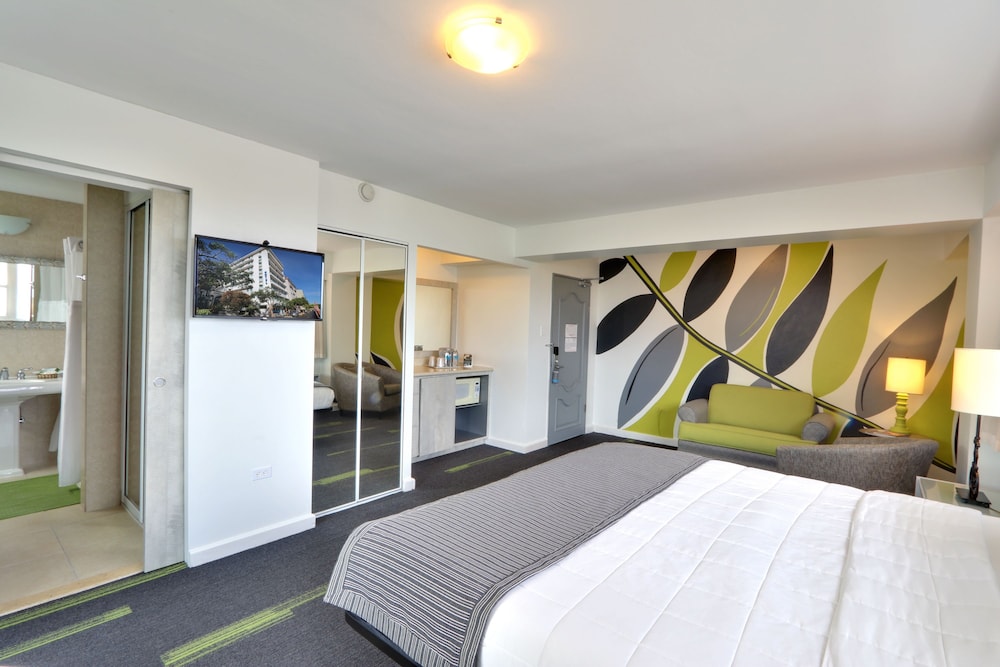 Premium Room, 1 King Bed, Ocean View - Photo 4