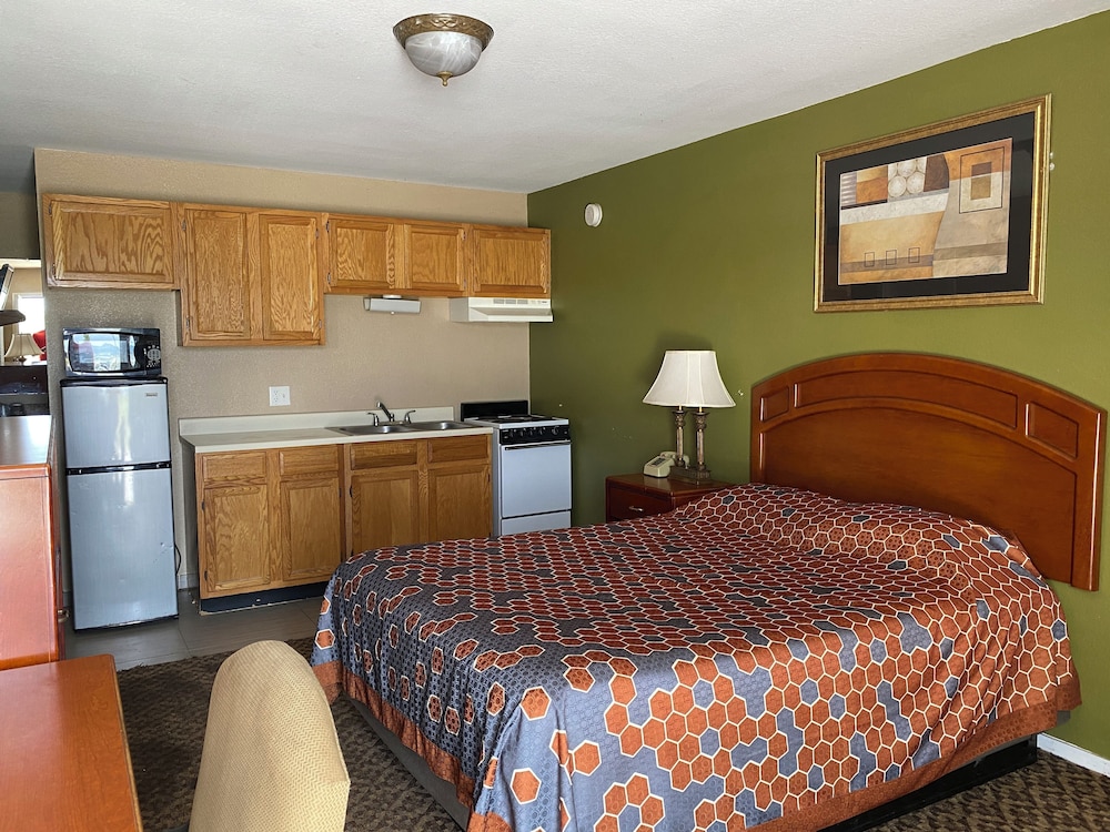 1 Queen Bed, Non Smoking, Kitchenette