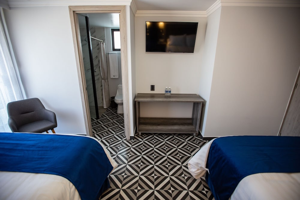 Family Double Room, 2 Double Beds (Premium) photo 3