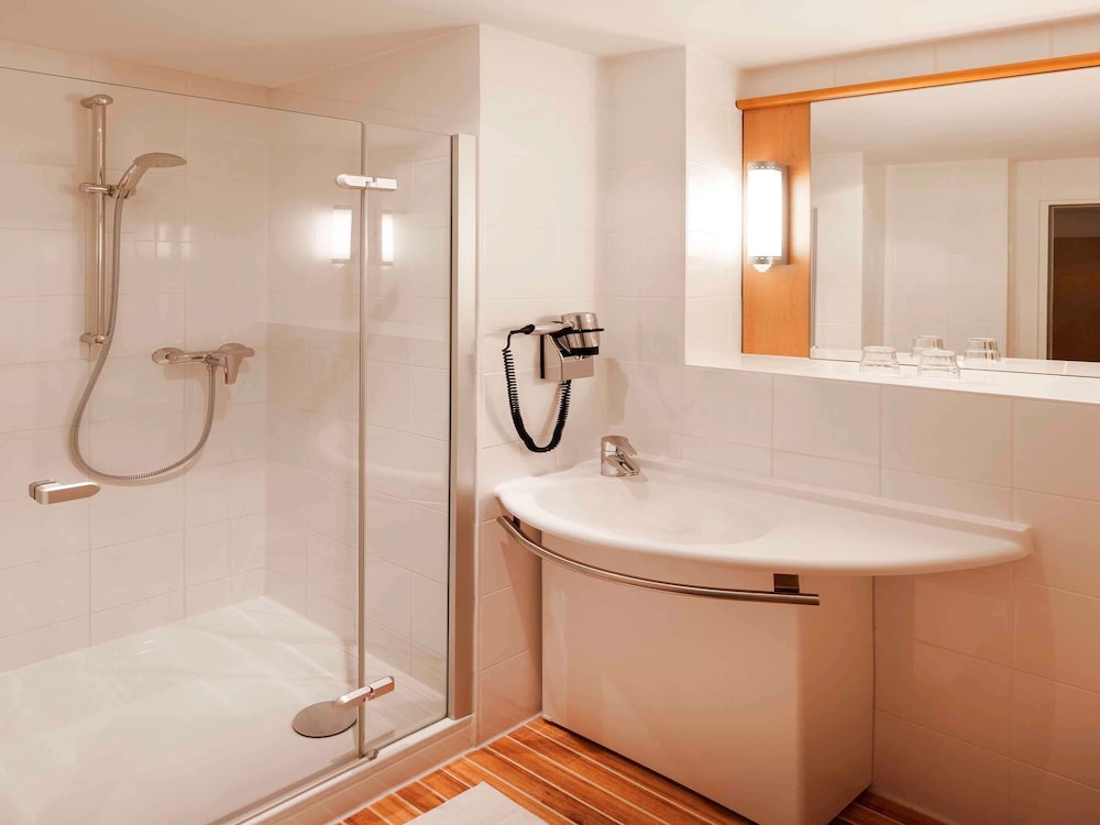 Standard Twin Room, 2 Twin Beds (New Sleep Easy Concept) - Photo 9