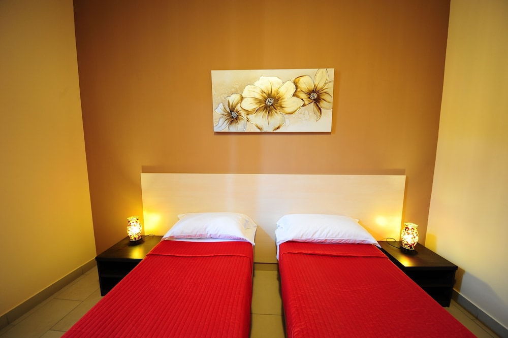 City Twin Room, 2 Twin Beds photo 1