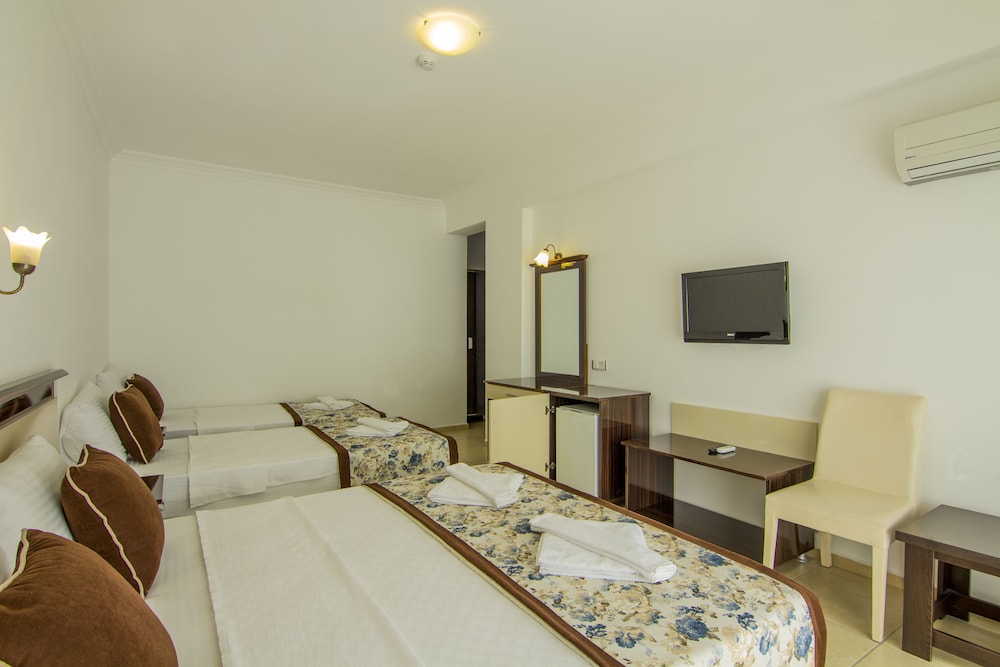 Grand Room, 1 Bedroom, Non Smoking photo 2