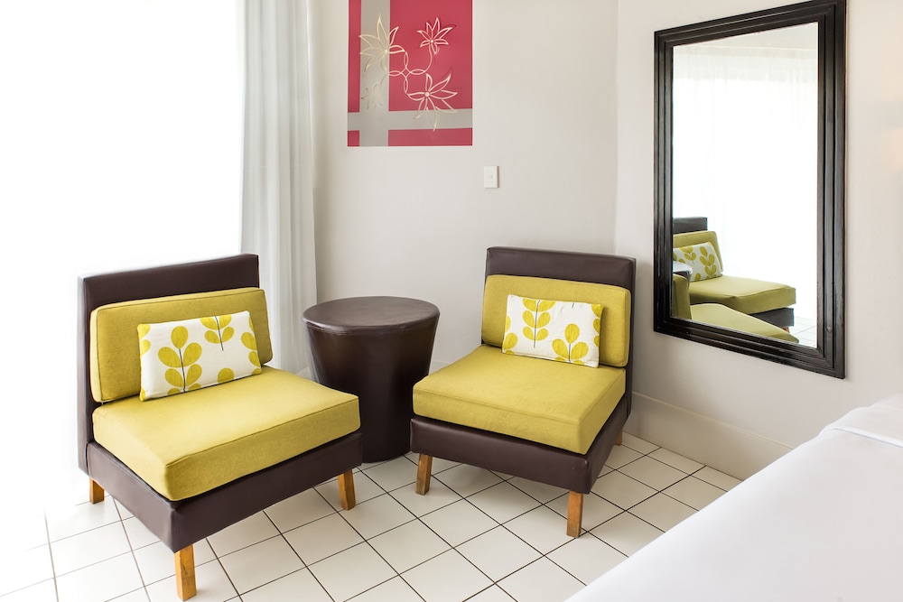 Deluxe Room, 1 King Bed photo 5