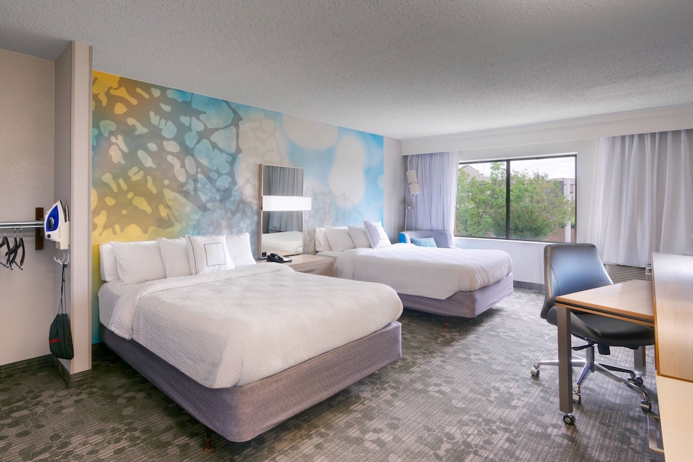 Room, 2 Queen Beds (Mobility Accessible, Tub) photo 2