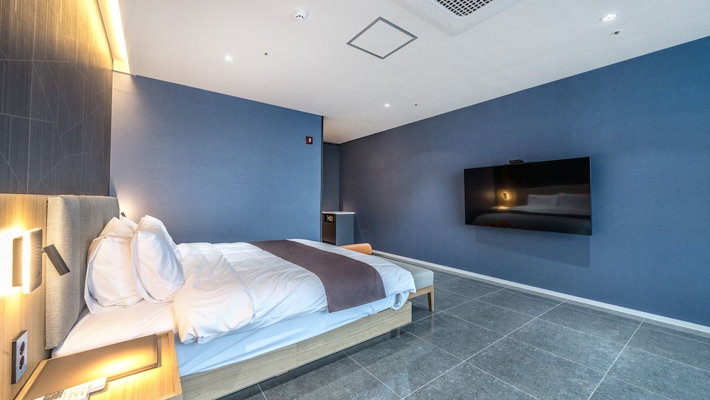 A. Deluxe Double Room - Photo 2
