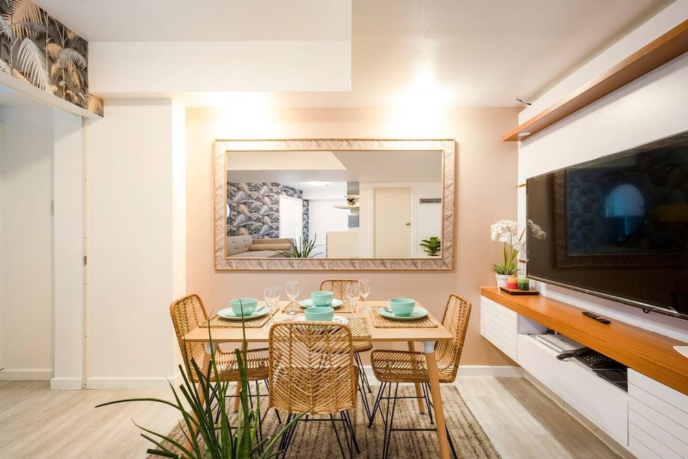 Adam'sCrib Apartment by Azure Residences 2 Bedrooms photo 2