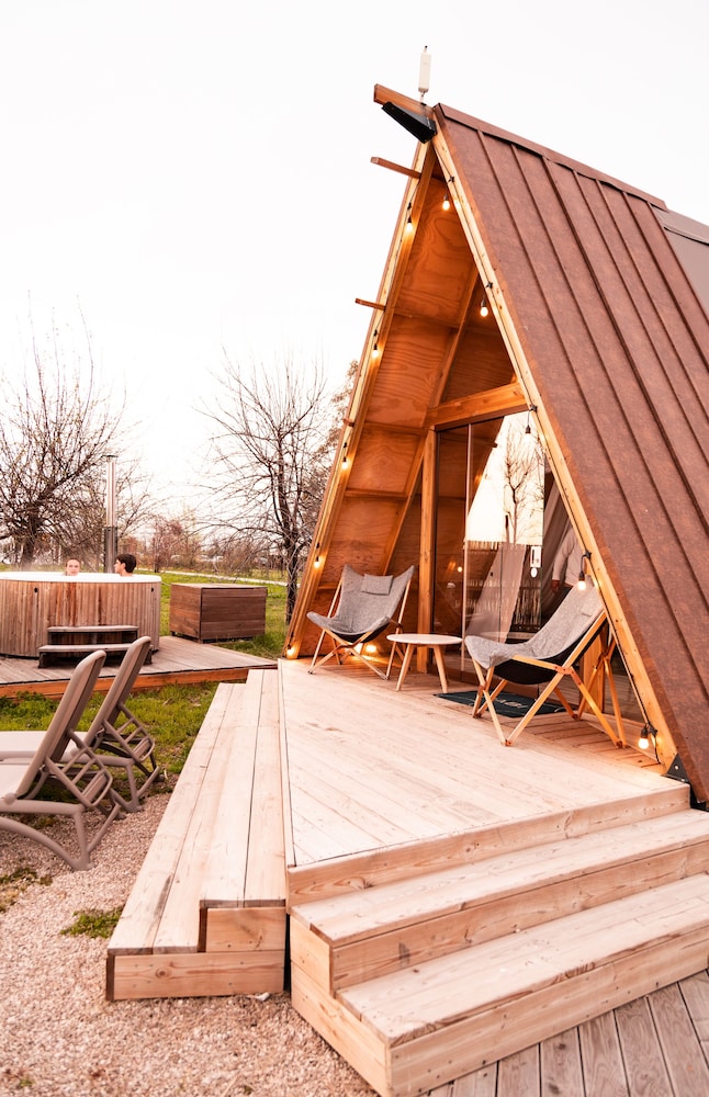 Tenda bordo Lago con vasca idromassaggio
