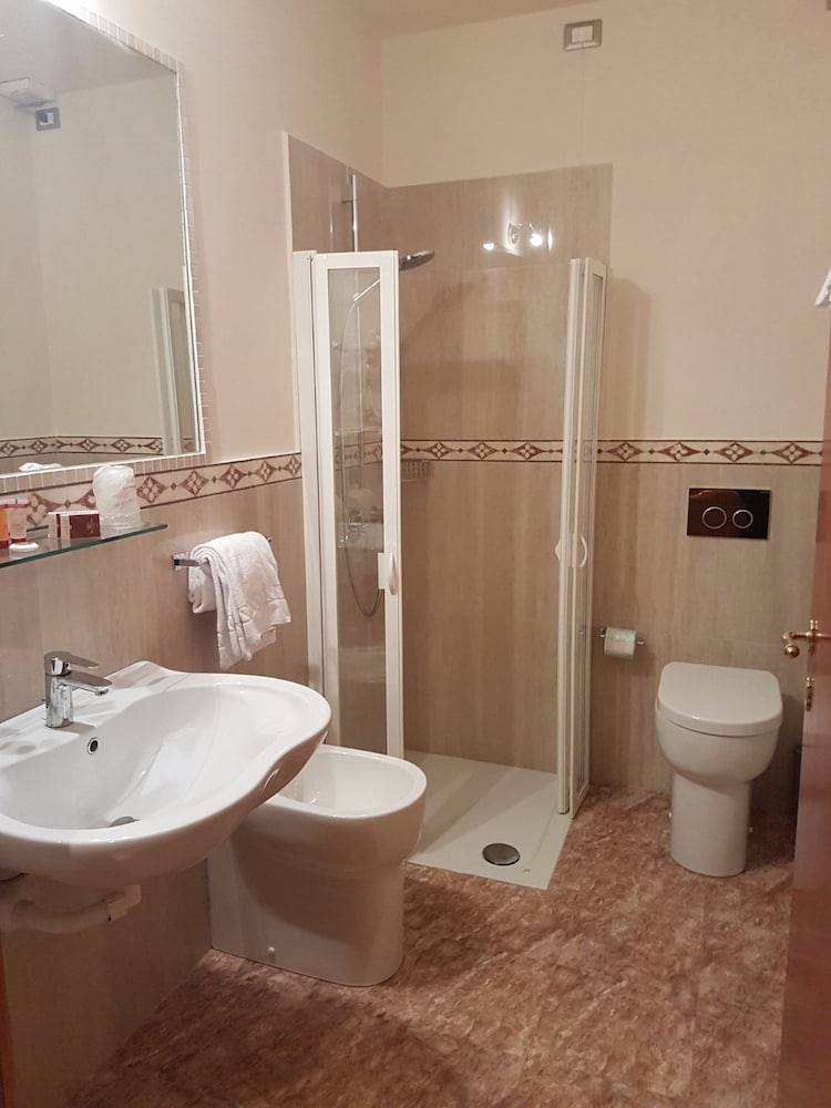 Deluxe Double Room - Photo 18