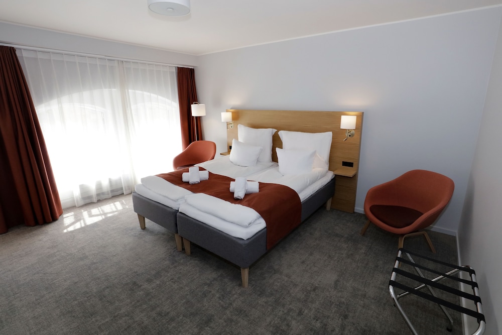 Superior Double Room thumbnail 5