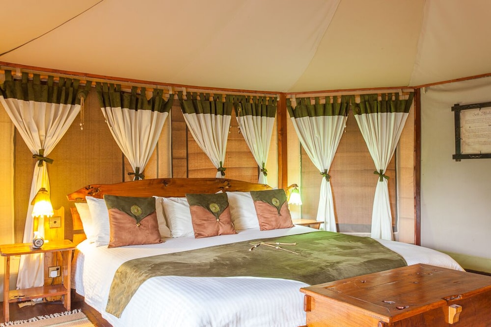 Luxury Tent, 1 Double Bed, River View photo 1