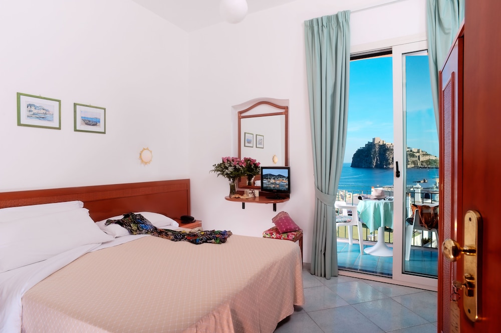 Classic Double or Twin Room, Sea View - Photo 1