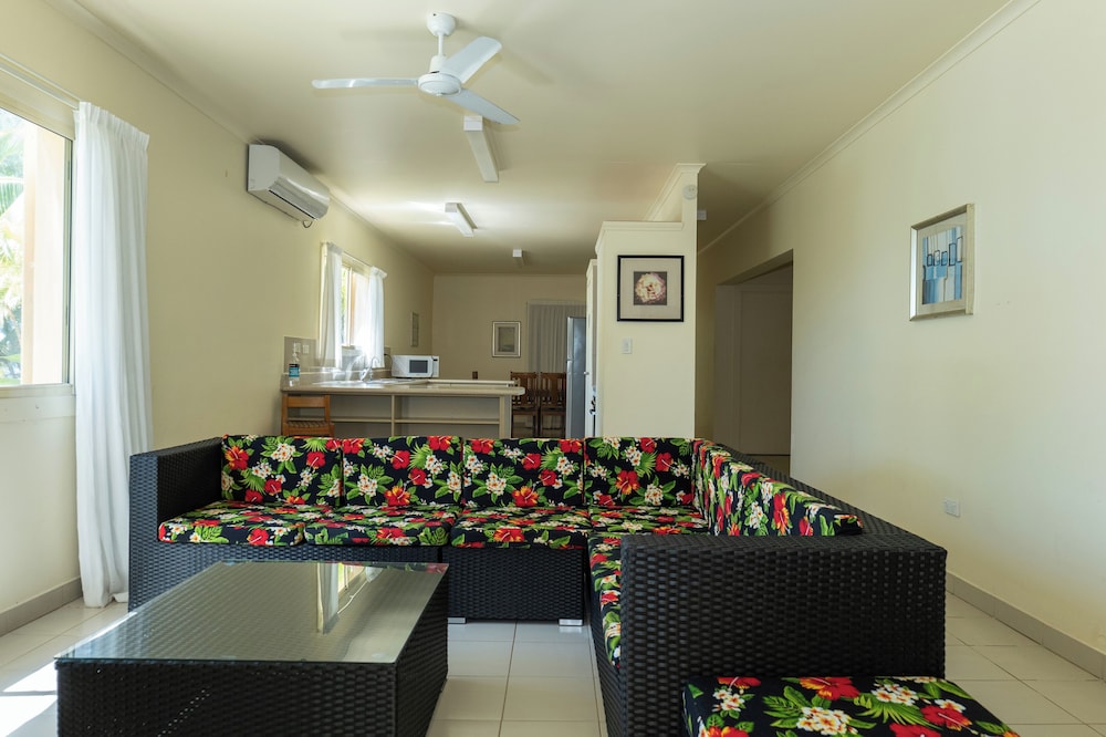 3 Bedroom Beachfront Villa - Photo 10