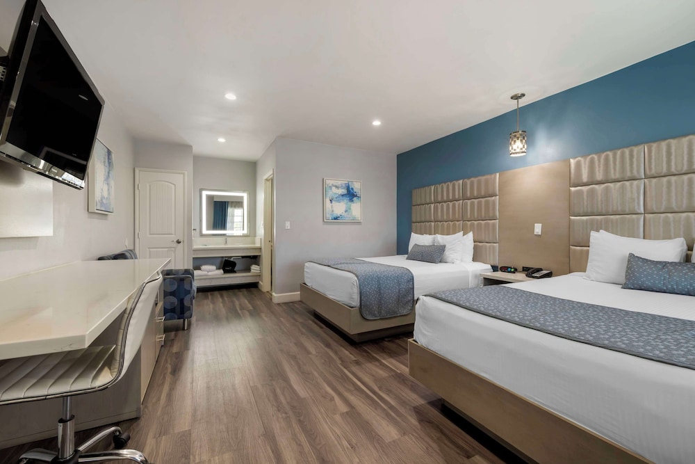 Standard Room, Multiple Beds, Non Smoking, Refrigerator photo 1