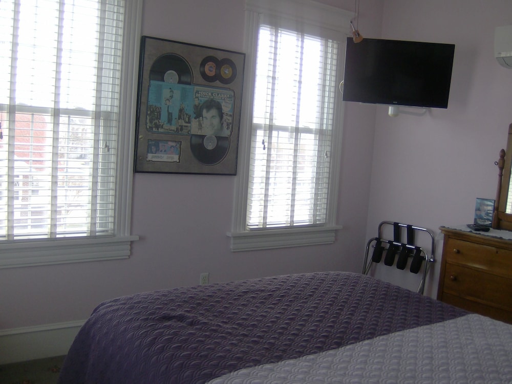 Standard Double Room, Ensuite (50's Music Room)