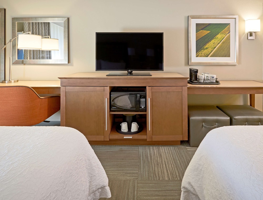 Room, 2 Queen Beds, Accessible, Poolside (Hearing) - Photo 1