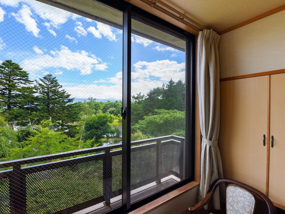 [Lake side]Japanese room 8 tatami mats + Hiroen - Photo 2