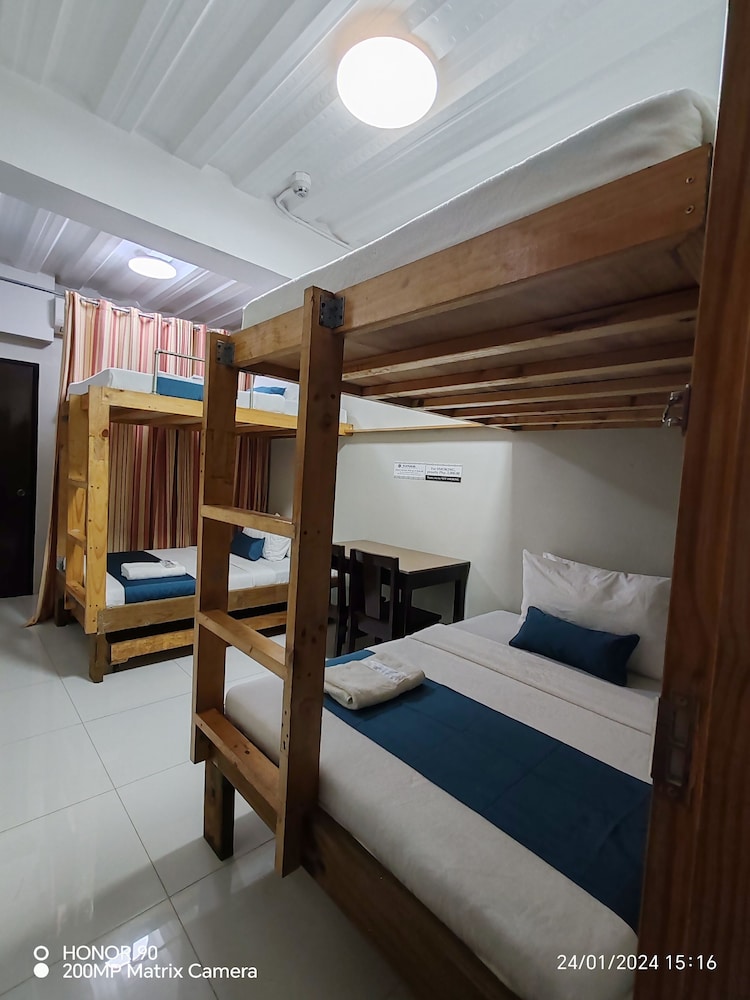Basic Quadruple Room - Photo 3