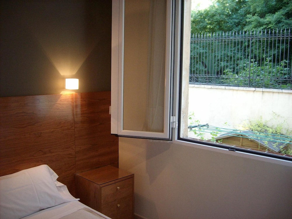 Single Room, Private Bathroom photo 3