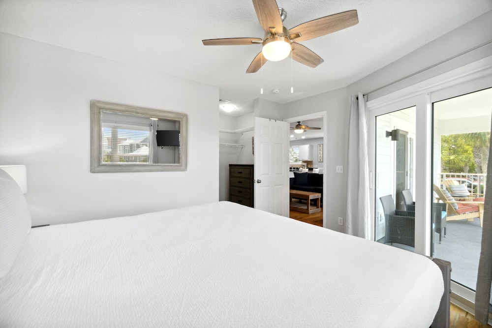 Condo, 3 Bedrooms, 2 Bathrooms (1023) photo 2