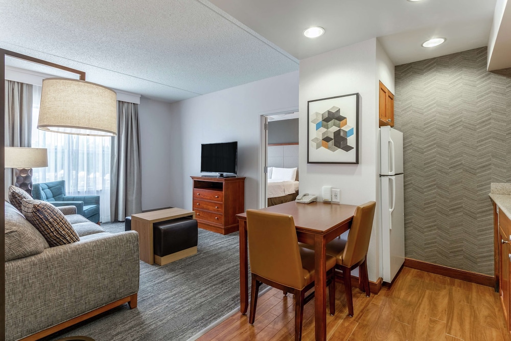 Studio Suite, 2 Queen Beds Accessible (Mobility & Hearing, Roll-in Shower) - Photo 3