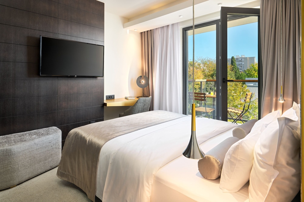 Standard Double or Twin Room, Balcony, City View photo 1