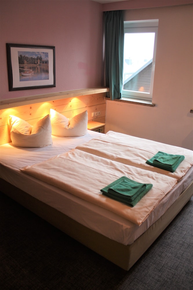 Basic Quadruple Room, Private Bathroom