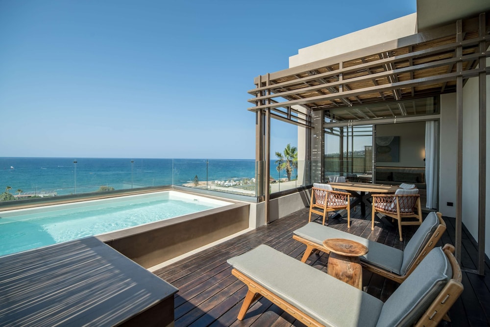 Signature Suite Sea View Hot Tub - Photo 8