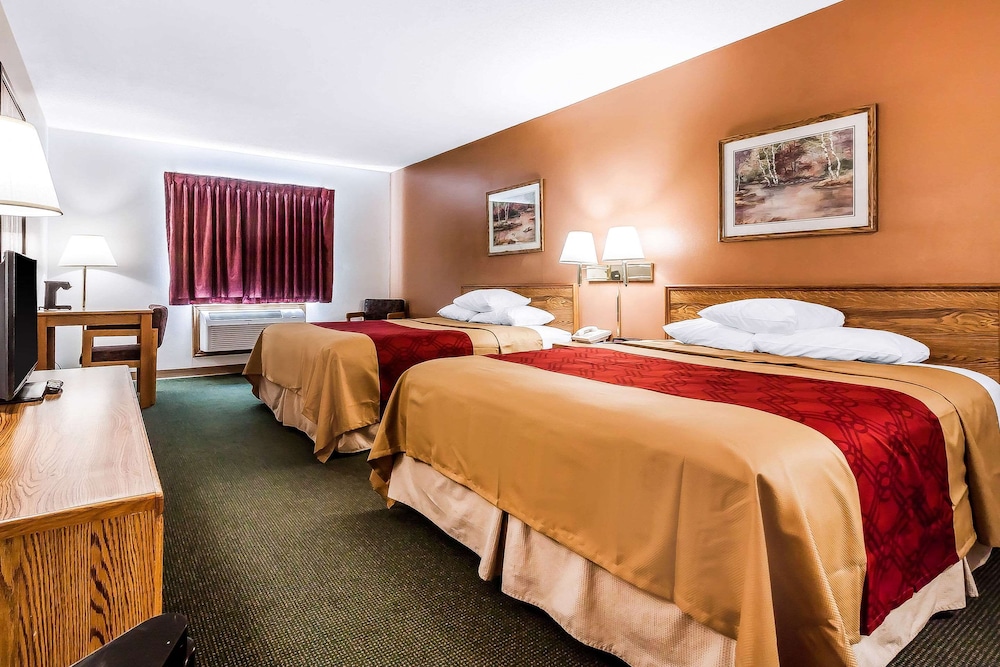 Suite, Multiple Beds, Non Smoking - Photo 1