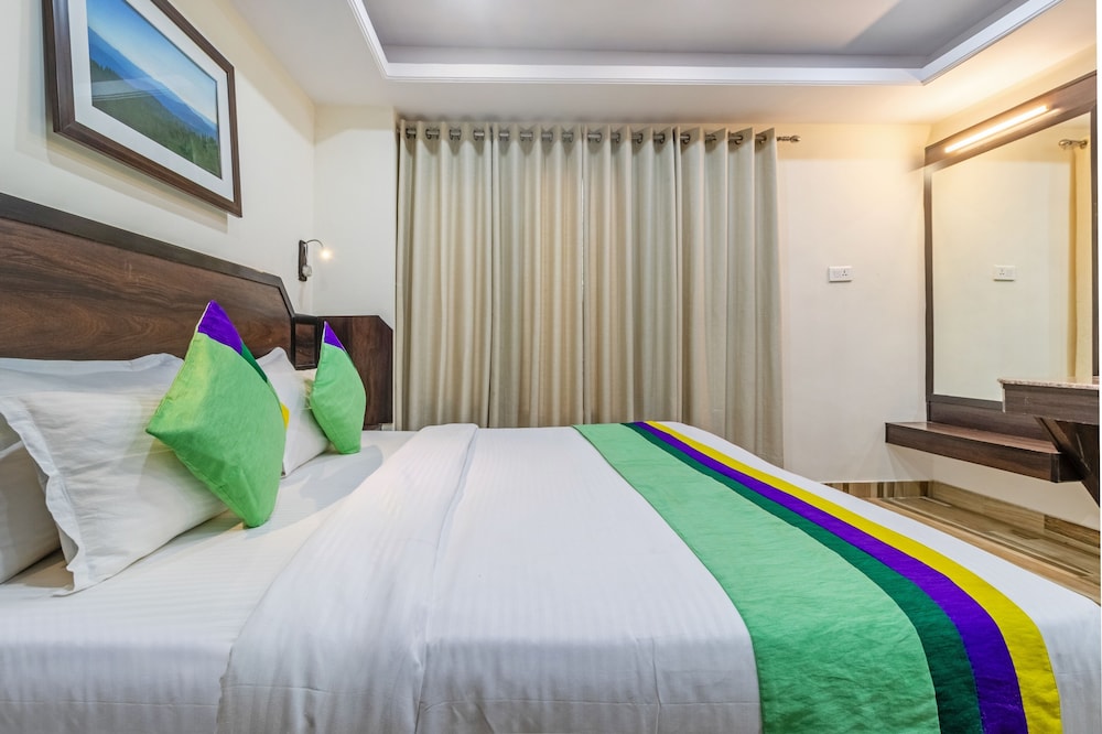 Economy Double Room, 1 King Bed photo 3