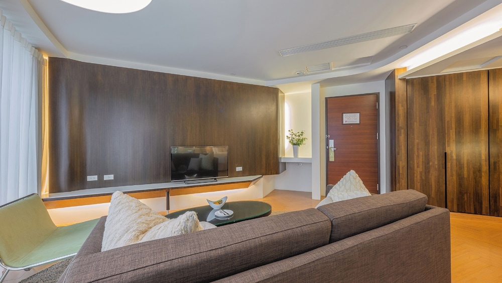 Family Suite, City View - Photo 3