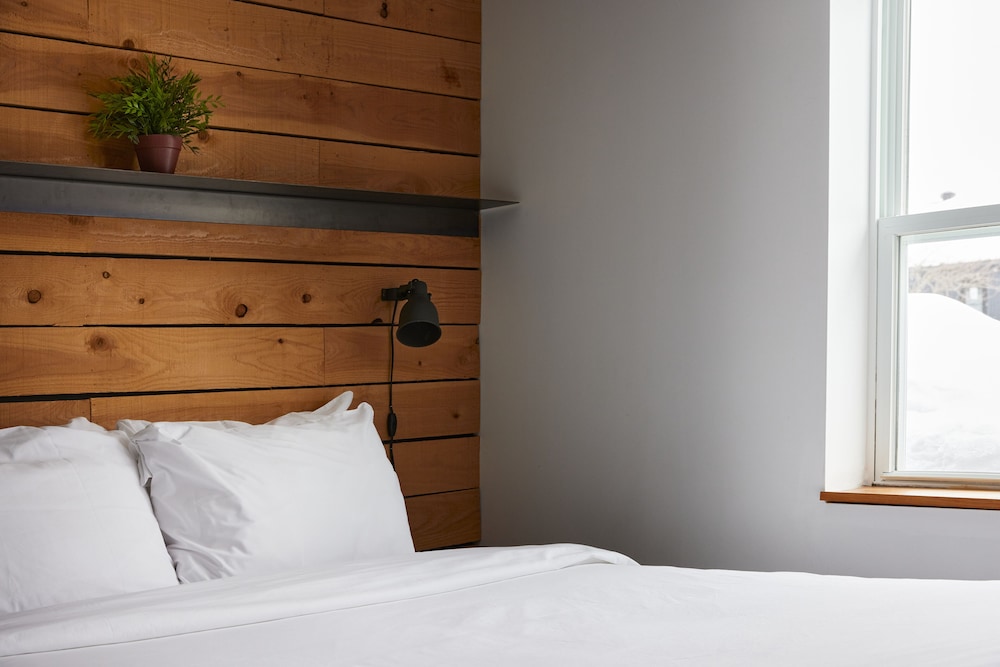 Classic Studio, 1 Queen Bed, Kitchenette photo 2