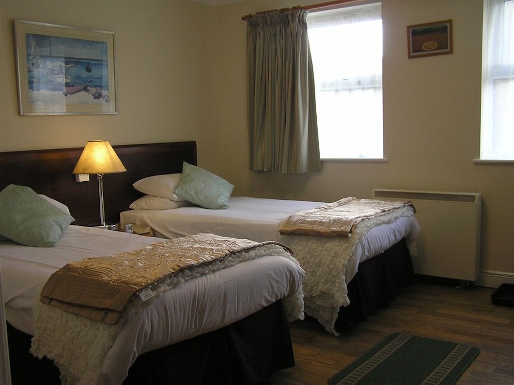 Standard Twin Room - Photo 2