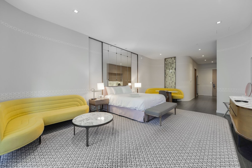 Luxury Studio Suite, 1 King Bed, City View photo 1