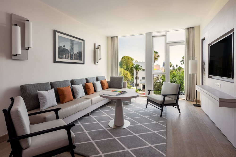 Executive Suite, 1 King Bed, City View - Photo 1