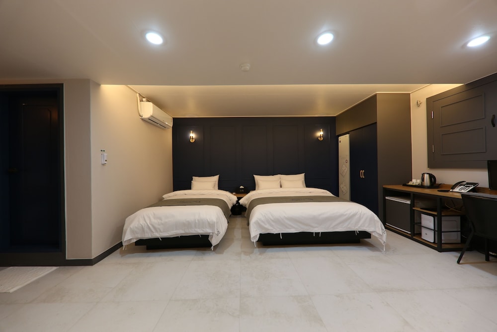 Suite (Styler Steam Clothing Care System) - Photo 2