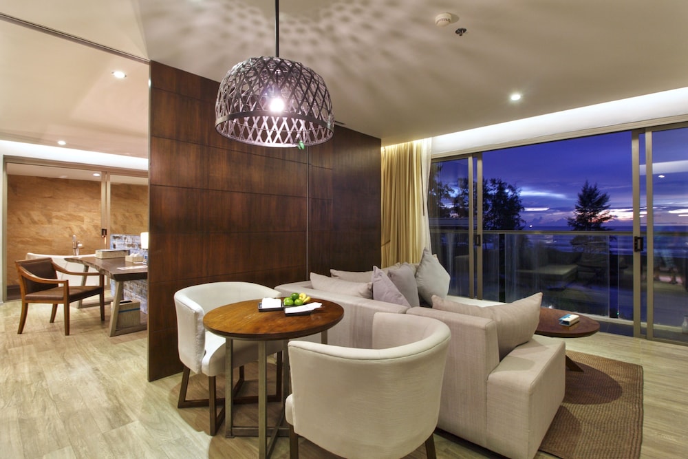 Luxury Suite Seaview King Bed photo 3