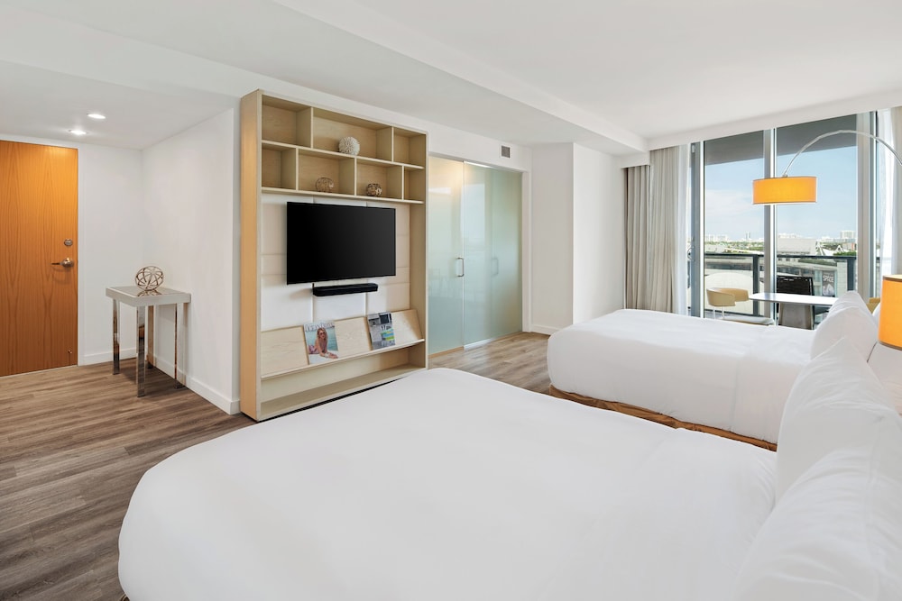 Deluxe Room, 2 Queen Beds, Bay View photo 2