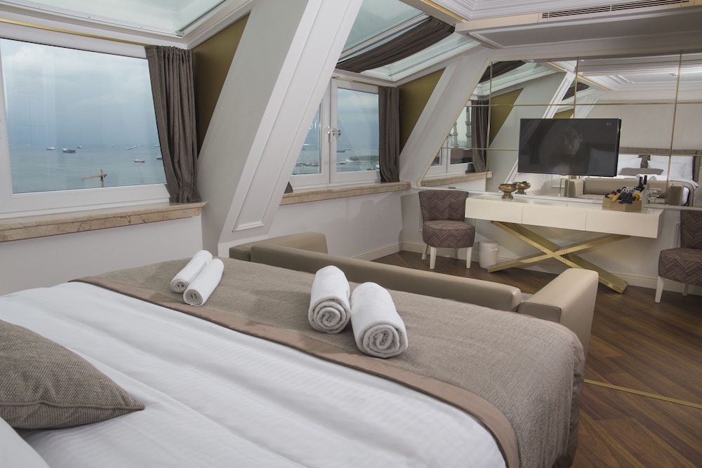 King Suite with Sea View photo 3