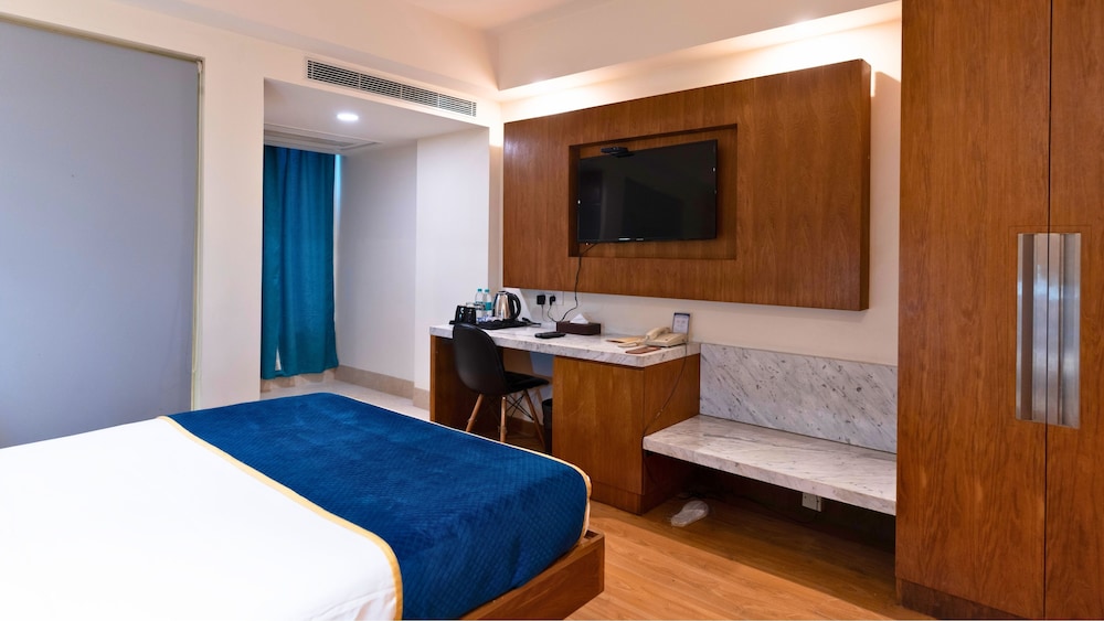 Executive Twin Room, 1 Double Bed, Non Smoking, City View photo 3